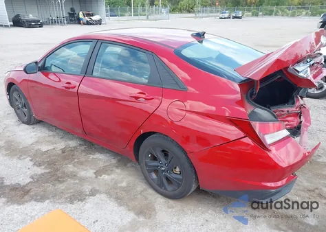 2023 Hyundai Elantra Sel z USA, uszkodzony, nr VIN KMHLM4AG9PU472118